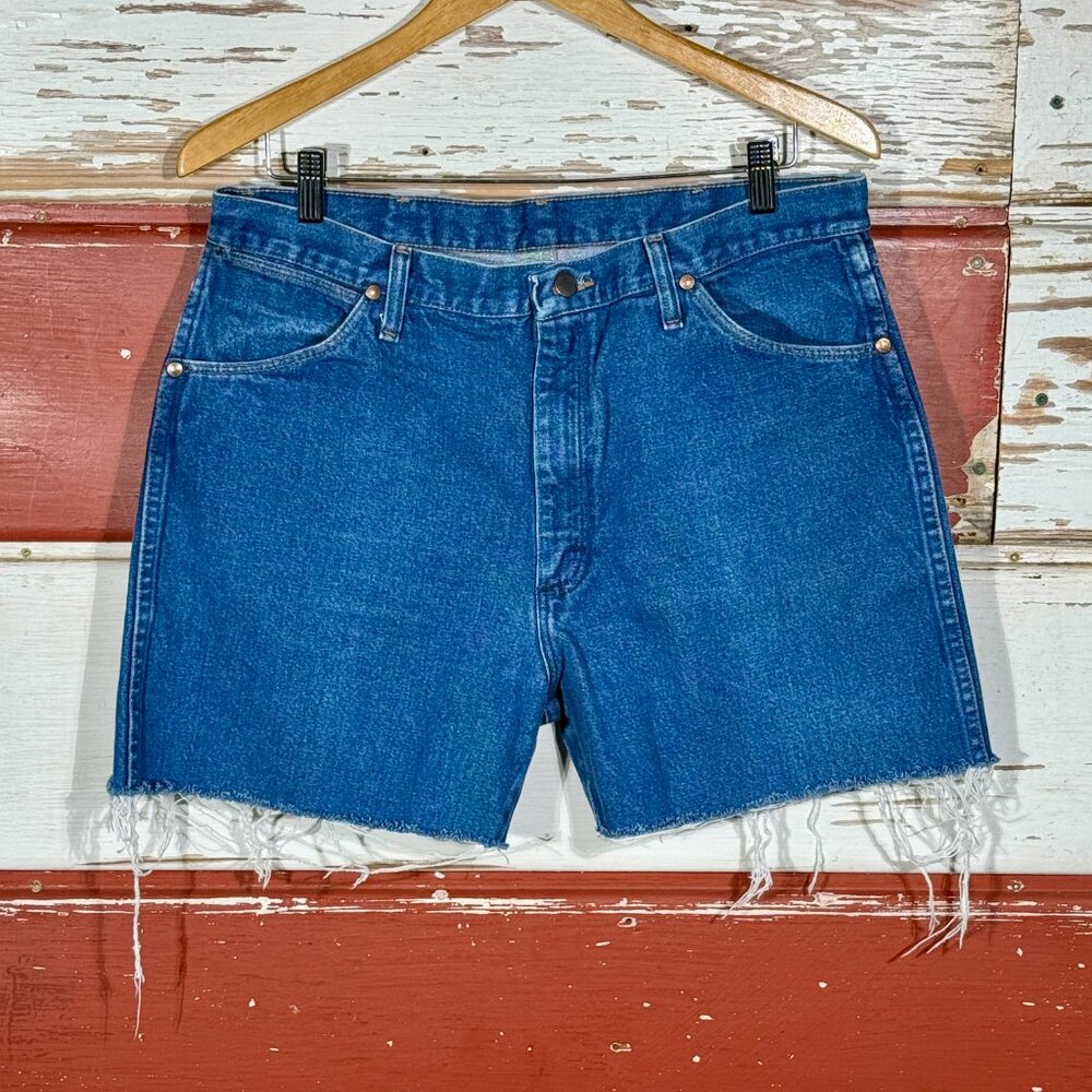 ‎35w Vintage Wrangler Cutoffs - Picture 2 of 8
